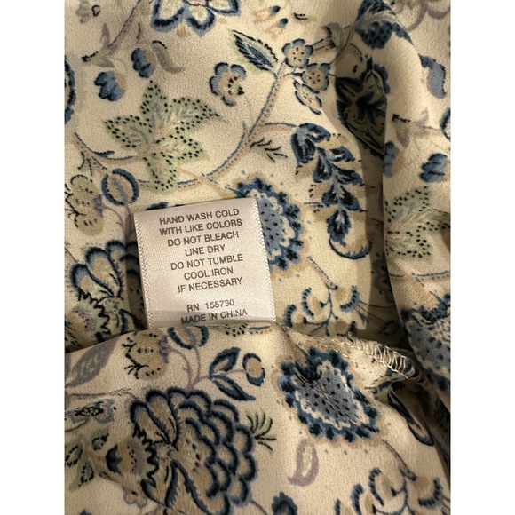 ROSE & OLIVE Plus 3X Smocked V Neck Floral Print 3/4 Sleeve Button Front Blouse - Picture 6 of 6